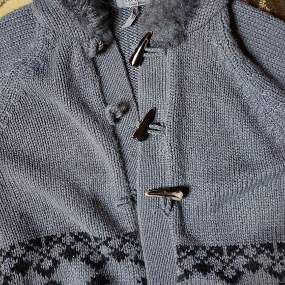 Buffalo Sweater- Girls Medium. Warm and toasty!! - Picture 7 of 9